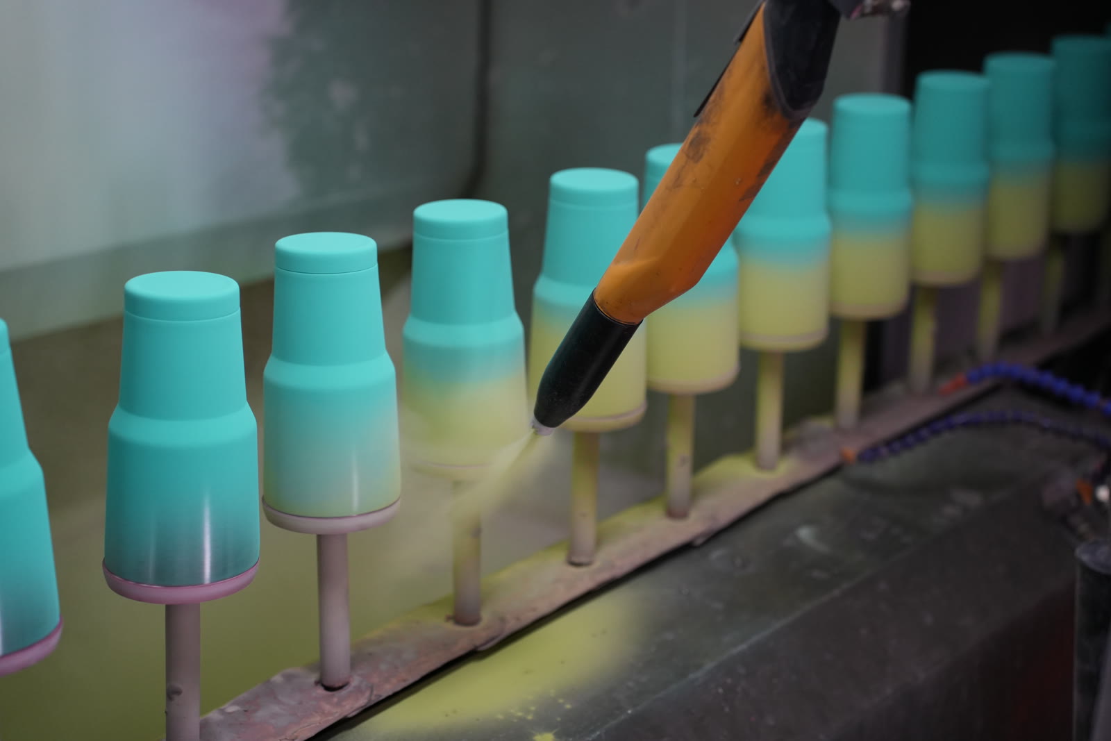 Electrostatic powder coating spraying gradient teal-yellow finish